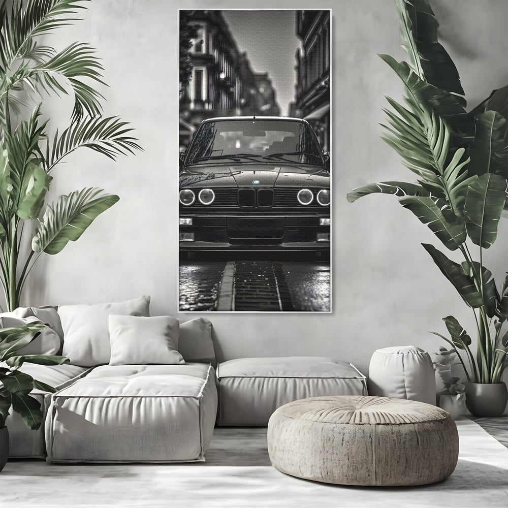 Tablou canvas cu tablou canvas cu masina bmw clasica, in rama de aluminiu argintiu, pe perete intr-un living